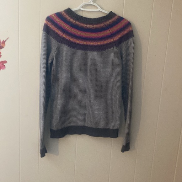 Nice sweater in great condition - Picture 2 of 7